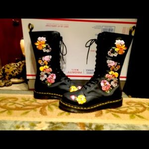 Docs 1914 Vonda floral embroidery sz 8